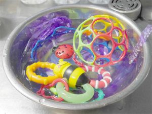 オゾン水なら赤ちゃんのおもちゃの洗浄・除菌にも安心して利用できます